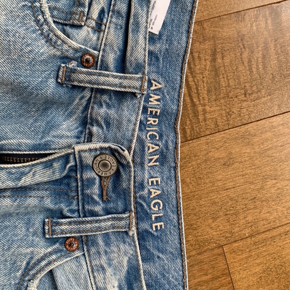 American Eagle High Waisted Mom Shorts size 8 (fits an 9 and 10 too!) - Picture 5 of 6